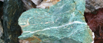Натуральные камни: гранит и мрамор